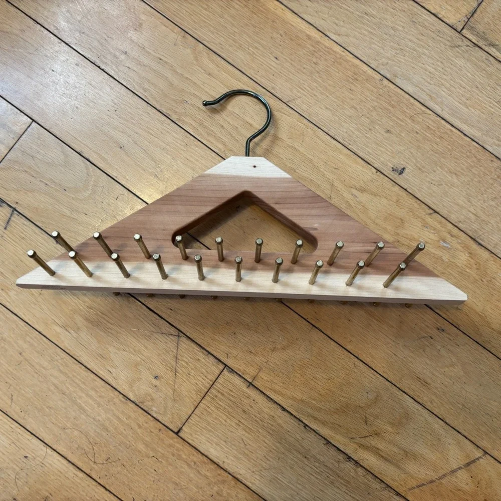Jos A Bank Cedar Wood Tie Rack Hanger Closet Organizer Brass Pegs Closet Men